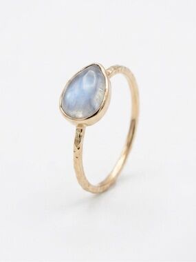 The Freeform 14k Gold Labradorite Ring
Size 5